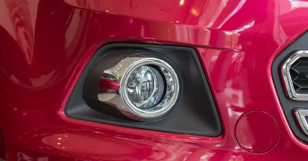 Đánh giá xe Ford Ecosport 2016 có đèn sương mù LED nằm gọn trong hốc đèn.
